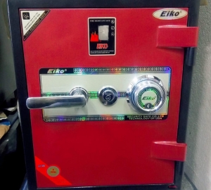 Két sắt Mỹ Chống Cháy EiKo 40D Đứng Khóa Điện Tử Màu Đỏ